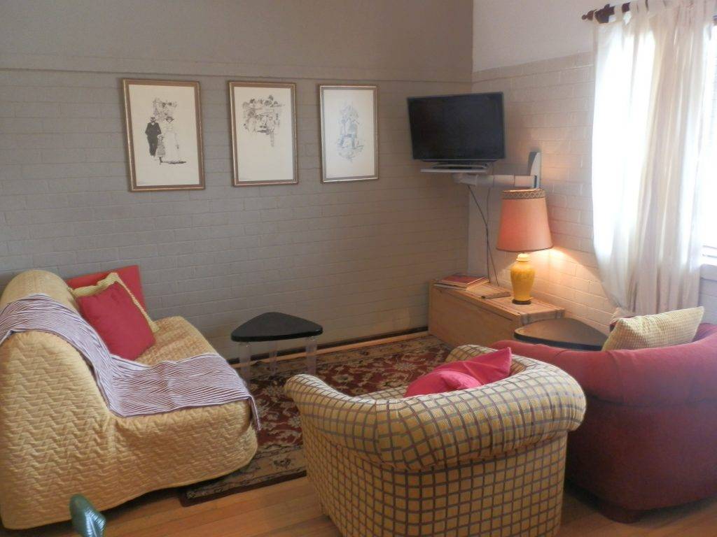 Sevenoaks Apartment Perth Maylands cozy living room