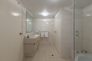 Cottesloe Cove Apartment bathroom