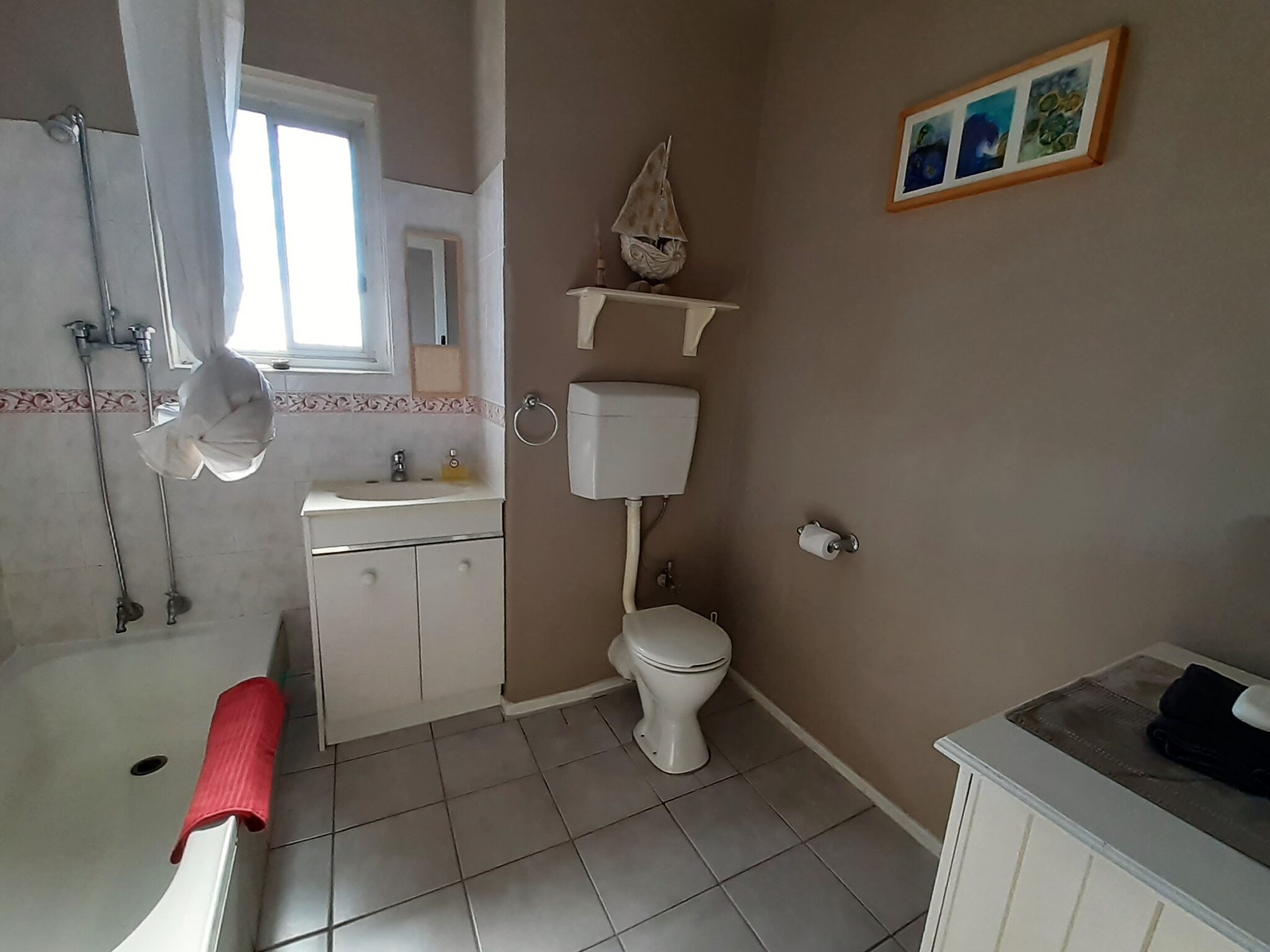 Bathroom in Monet's Retro