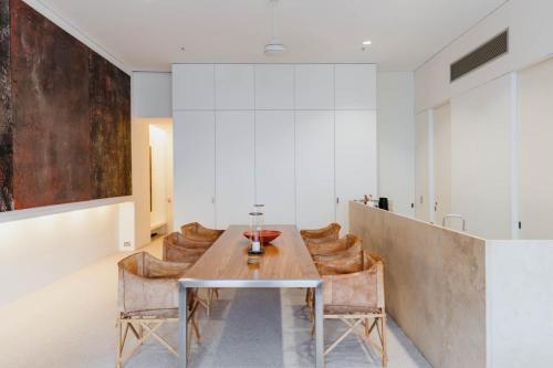 The Architect's Warehouse Apartment Fremantle dining area